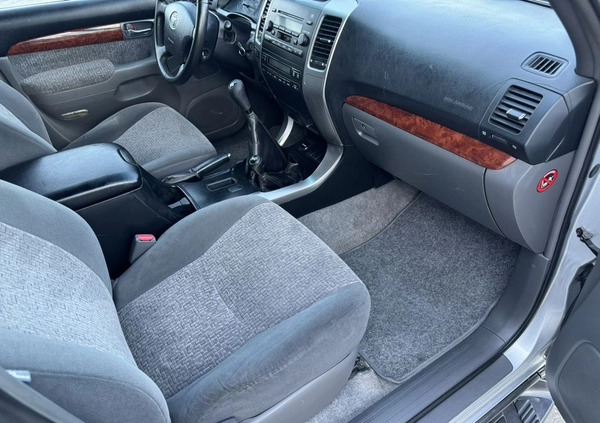 Toyota Land Cruiser cena 76500 przebieg: 332121, rok produkcji 2004 z Starachowice małe 631